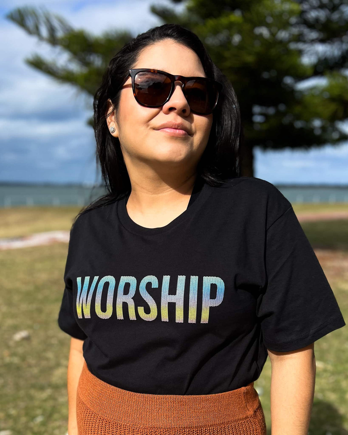 Worship Christian unisex black t-shirt with many colours